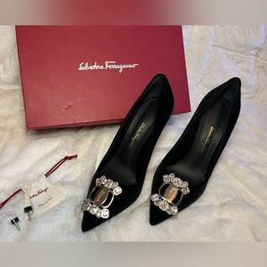 SALVATORE FERRAGAMO Luxe Ornament Pump Black Size 9.5